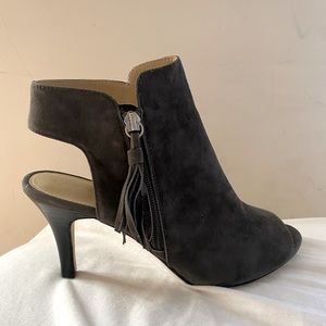Adrienne Vittadini Glyna open-toe booties size 8.5